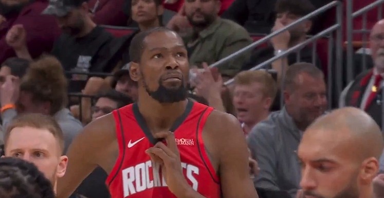 爱游戏体育-戈贝尔罚球几乎三不沾 杜兰特一脸嫌弃直接惊现表情包💀